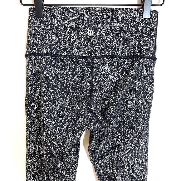 Lululemon Wunder Under Crop High Rise 21" Luon Suited Jacquard Black Size 4 - Picture 3 of 11